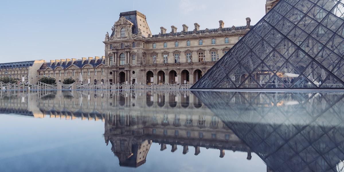 Modern museum gallery with AI-powered visitor navigation and cultural wayfinding